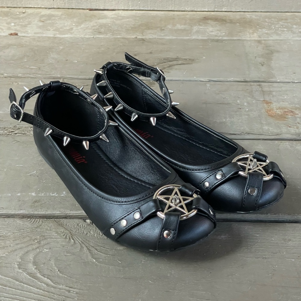 Demonia Star-23 Flats